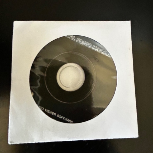 Sharper Image Digital Photo Album with Keychain. NWT - Picture 3 of 6